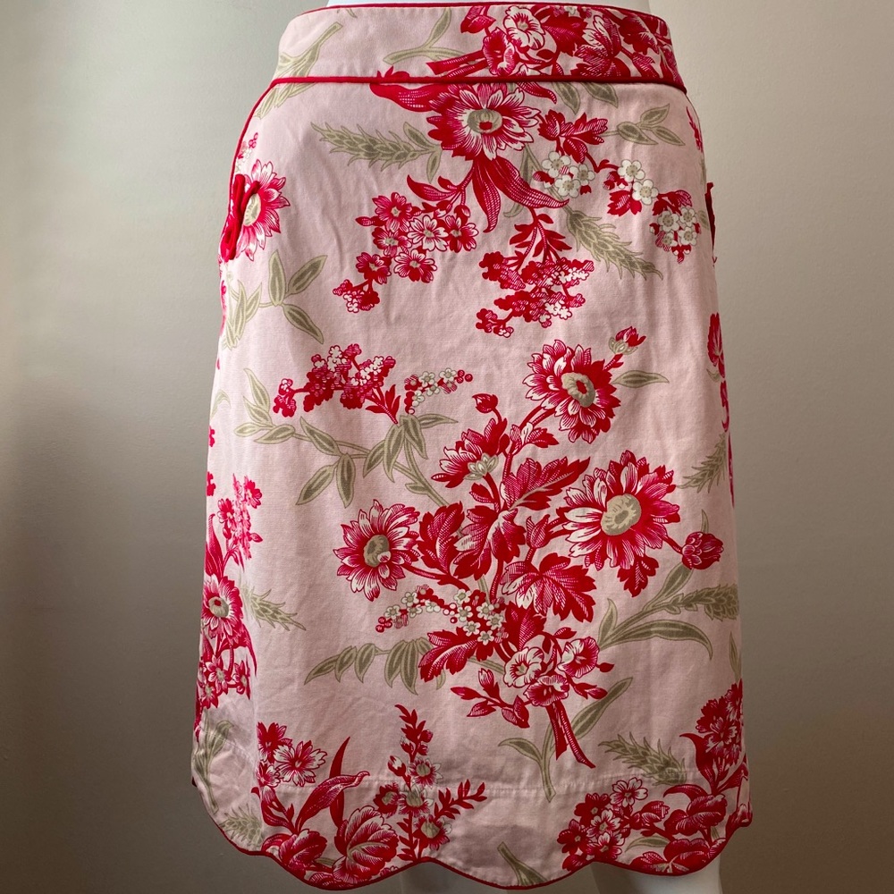 Ann Taylor Loft red floral scalloped bottom skirt